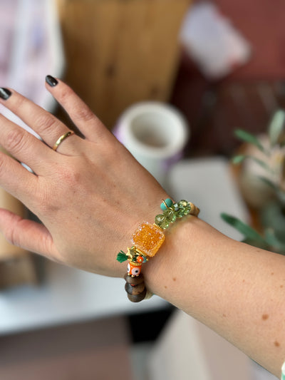 Summer bracelet in orange and green